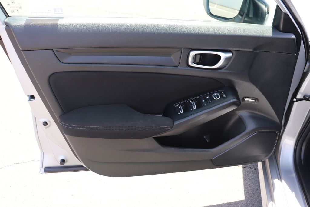 Vehicle image 8 of 25