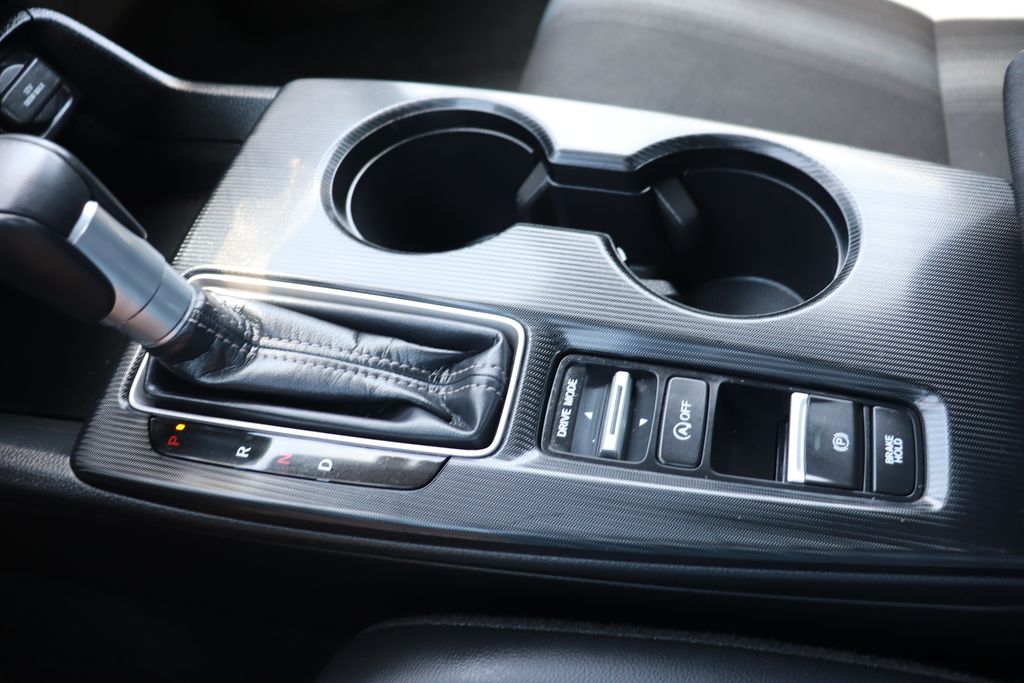Vehicle image 15 of 25