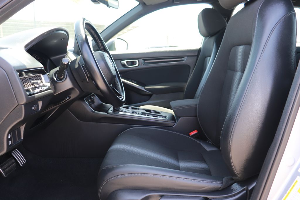 Vehicle image 10 of 25