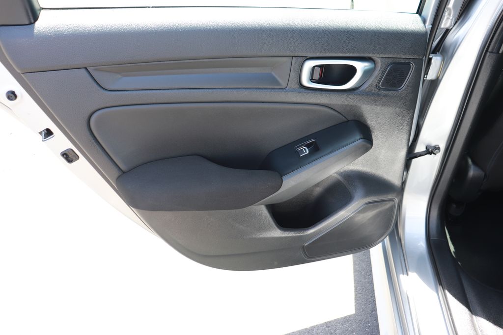Vehicle image 11 of 25