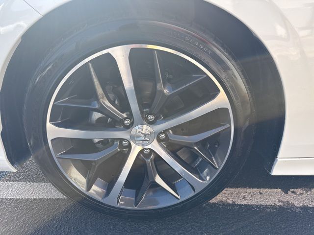 2024 Honda Civic Touring Image 9 of 26