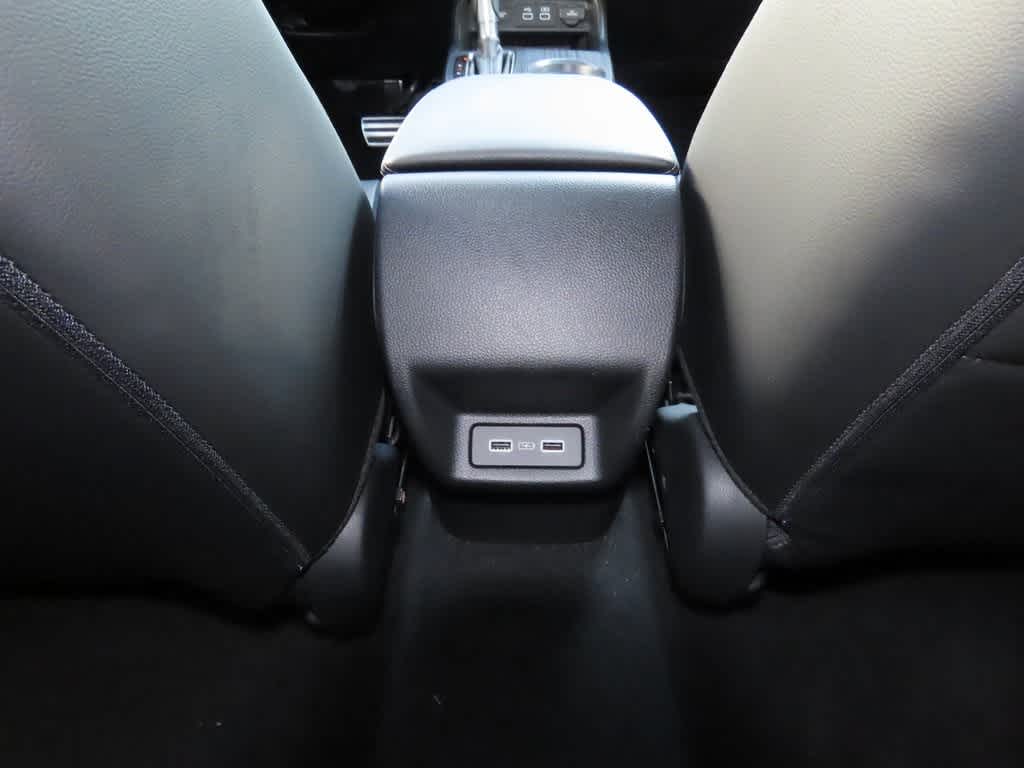 Vehicle image 23 of 25