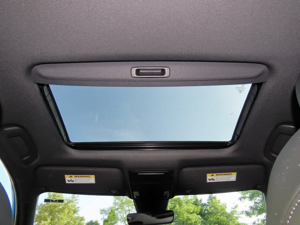 Vehicle image 24 of 25