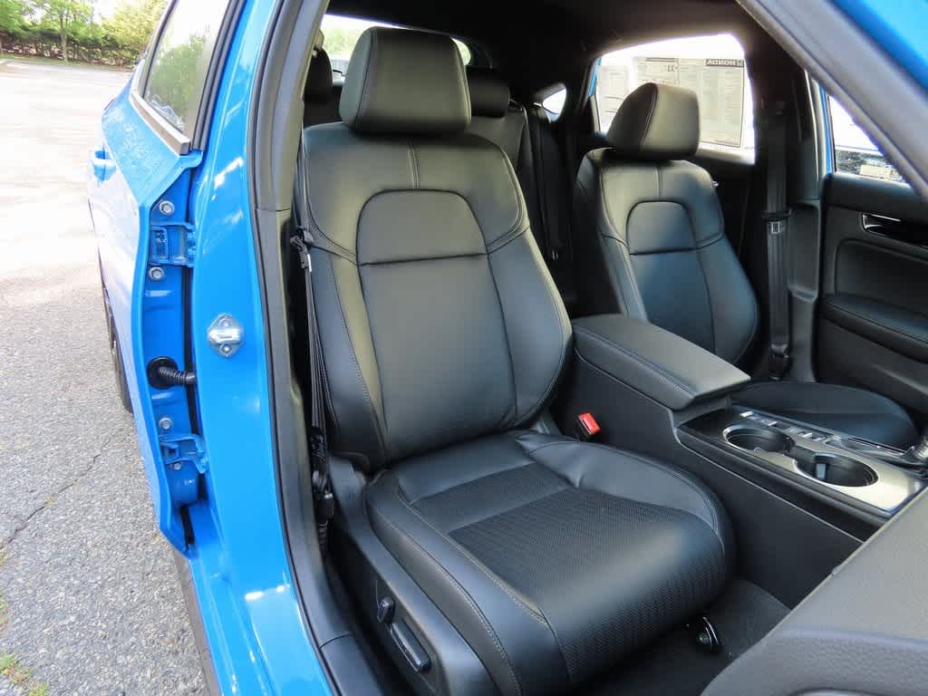 Vehicle image 15 of 25
