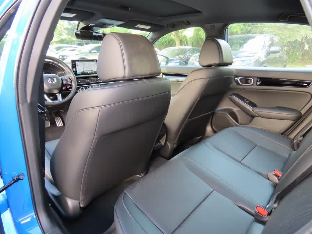Vehicle image 14 of 25
