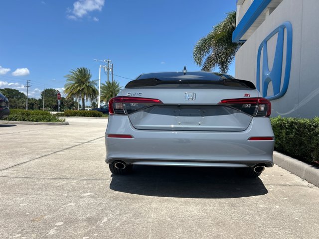 Vehicle image 5 of 20