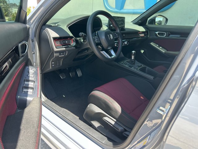 Vehicle image 17 of 20