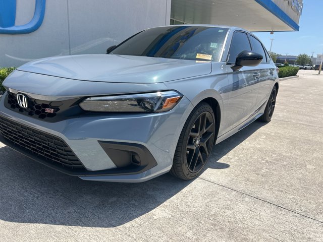 Vehicle image 8 of 20