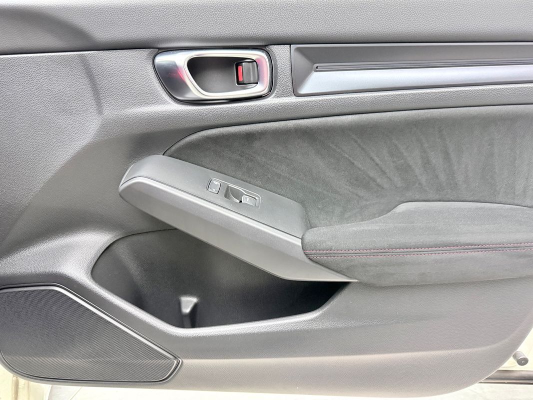 2024 Honda Civic Type R Base Image 16 of 19