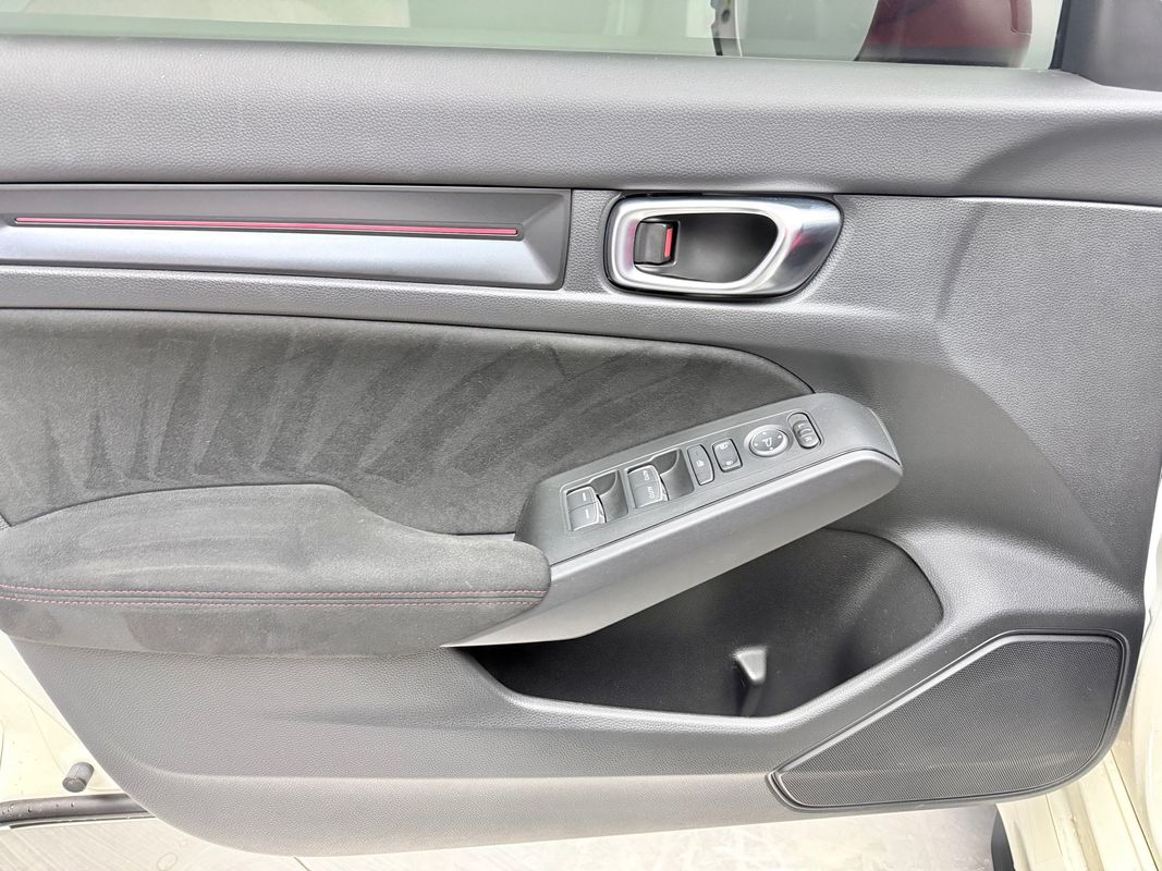 2024 Honda Civic Type R Base Image 14 of 19