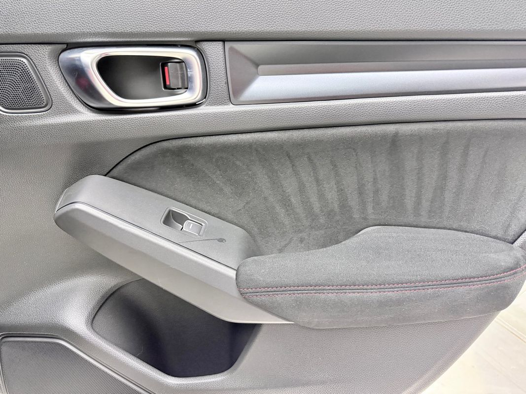 2024 Honda Civic Type R Base Image 17 of 19