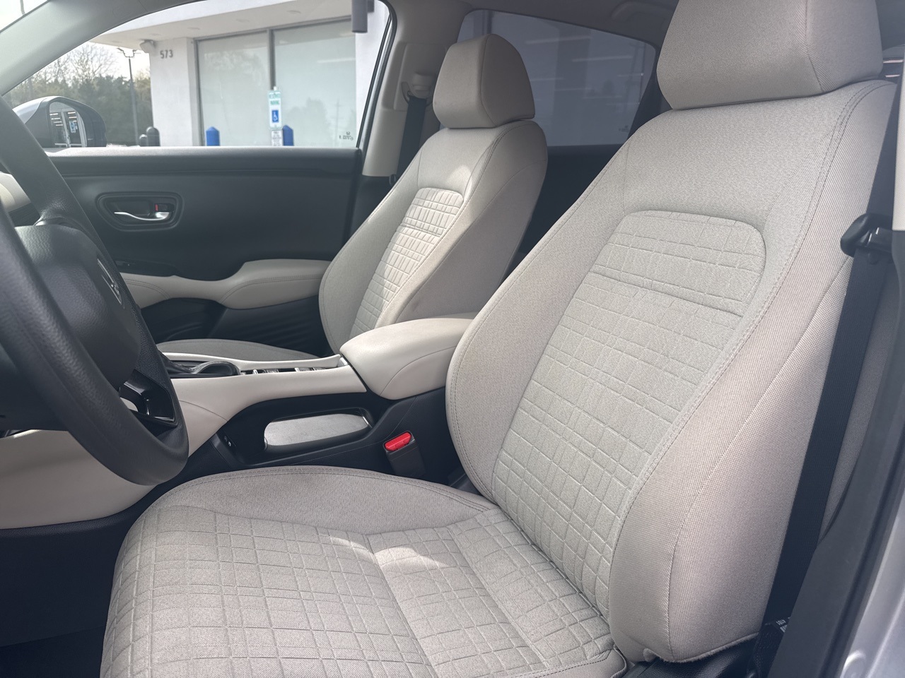 Vehicle image 8 of 14
