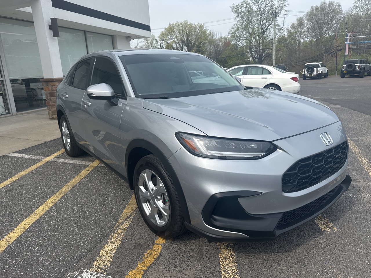 Vehicle image 4 of 14