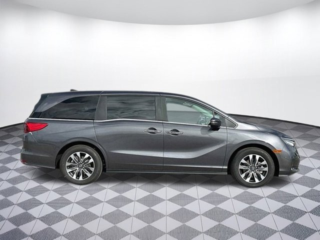 Vehicle image 8 of 27