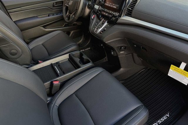 Vehicle image 24 of 27