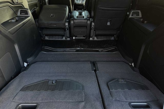 Vehicle image 12 of 27