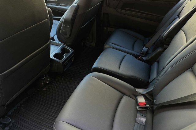 Vehicle image 15 of 27