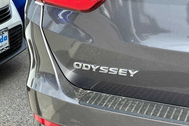 Vehicle image 25 of 27