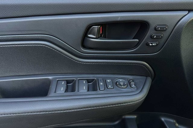 Vehicle image 22 of 27