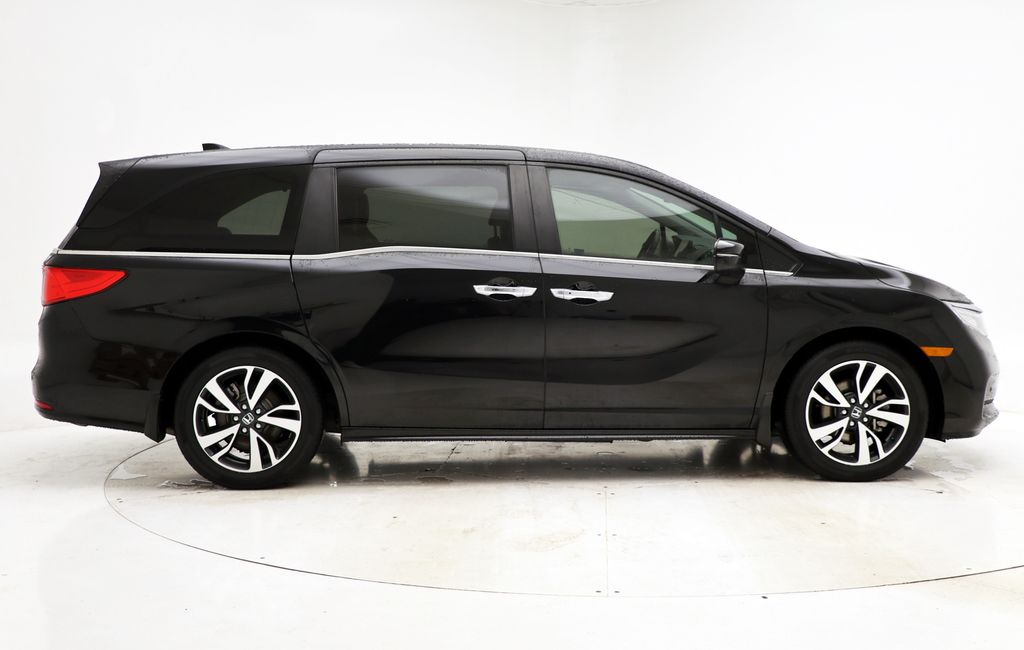 2024 Honda Odyssey Touring Image 3 of 27