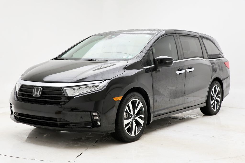 2024 Honda Odyssey Touring Image 2 of 27