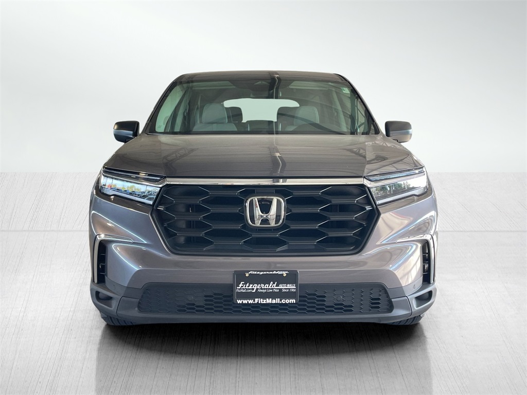 2024 Honda Pilot LX Image 2 of 28