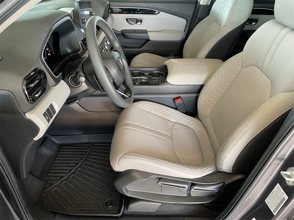 2024 Honda Pilot LX Image 27 of 28