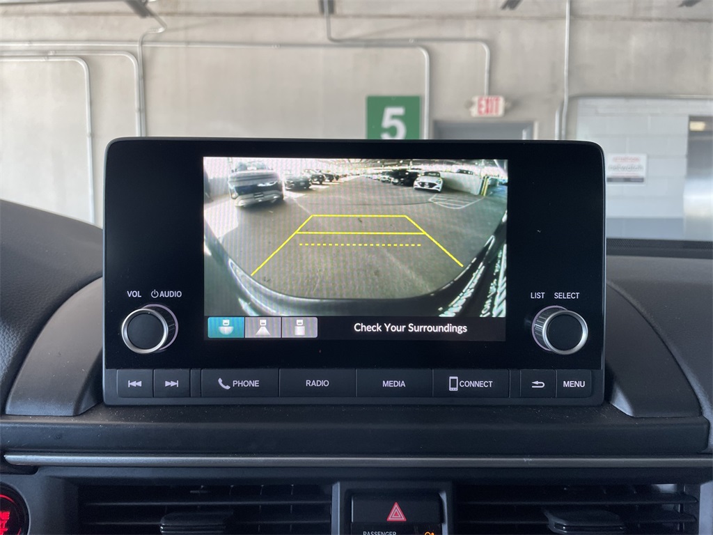 2024 Honda Pilot LX Image 16 of 28