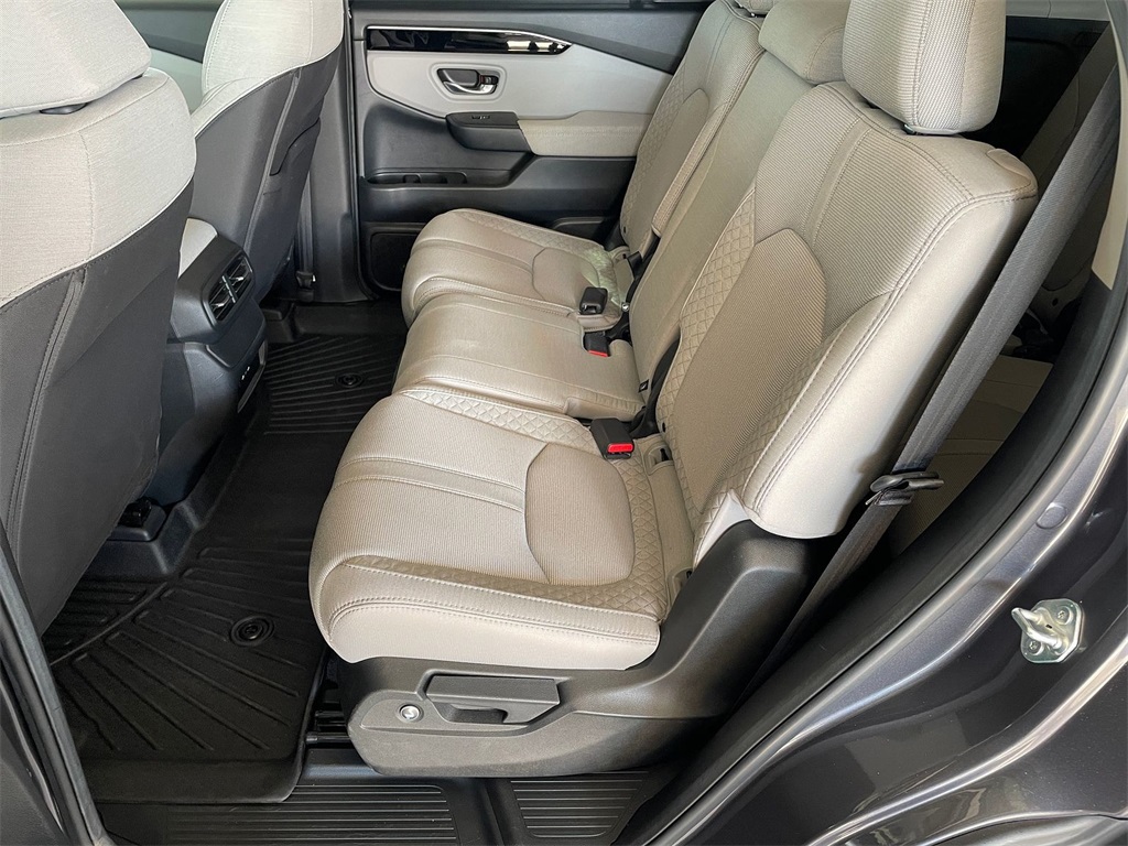 2024 Honda Pilot LX Image 12 of 28