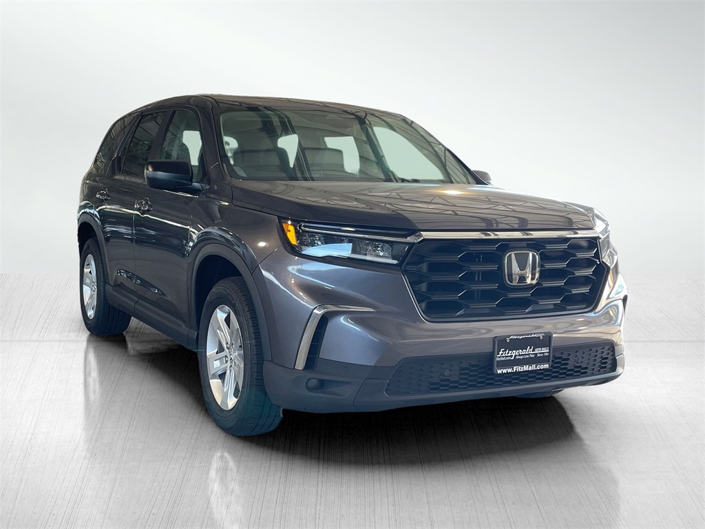 2024 Honda Pilot LX Image 3 of 28