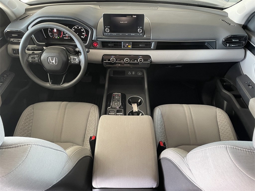 2024 Honda Pilot LX Image 13 of 28