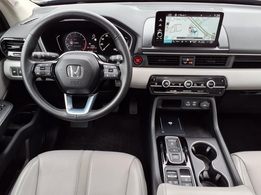 2024 Honda Pilot Touring Image 9 of 18