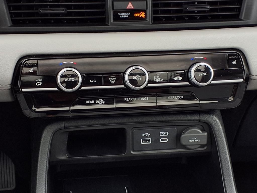 2024 Honda Pilot Touring Image 16 of 18