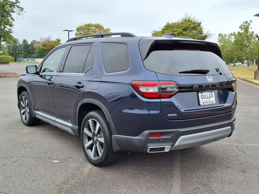 2024 Honda Pilot Touring Image 4 of 18