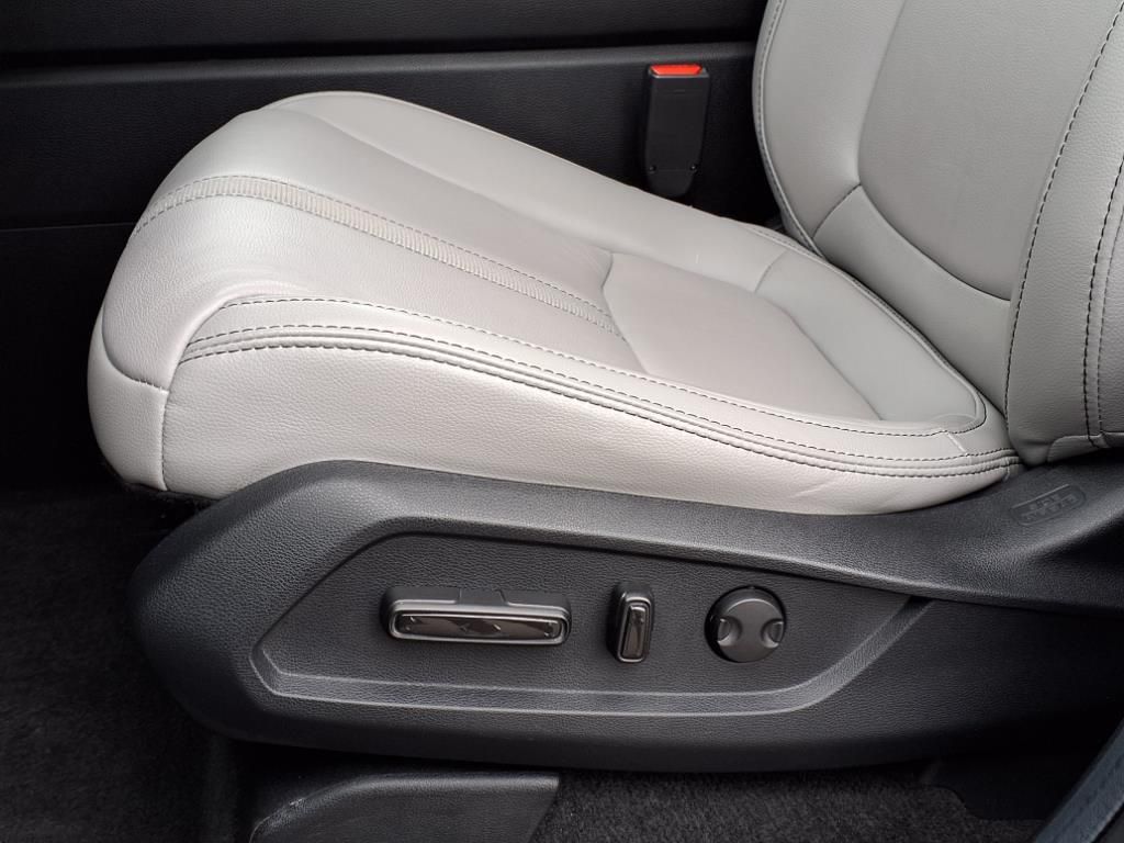 2024 Honda Pilot Touring Image 17 of 18