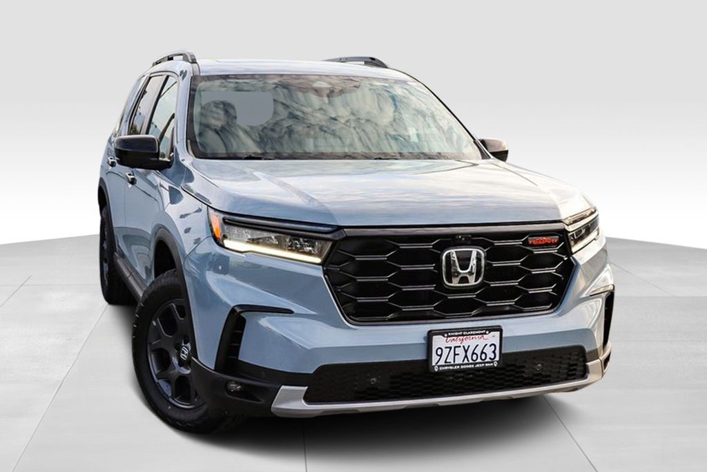2024 Honda Pilot TrailSport Image 3 of 32