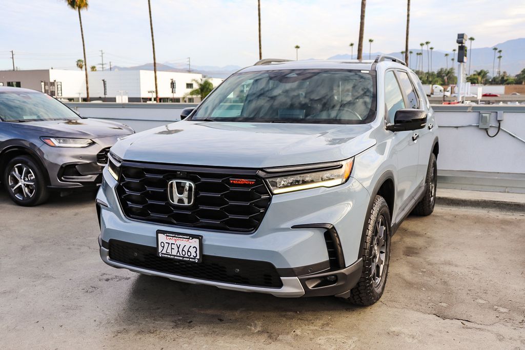 2024 Honda Pilot TrailSport Image 1 of 32