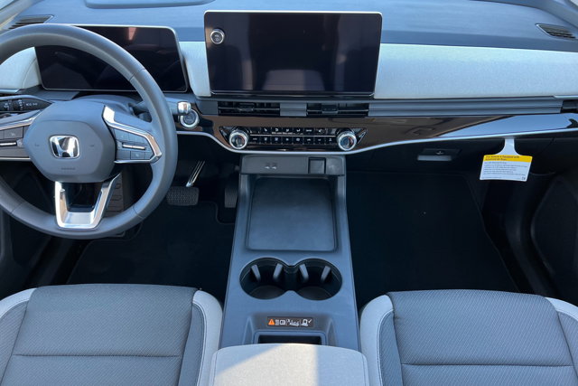 Vehicle image 17 of 25