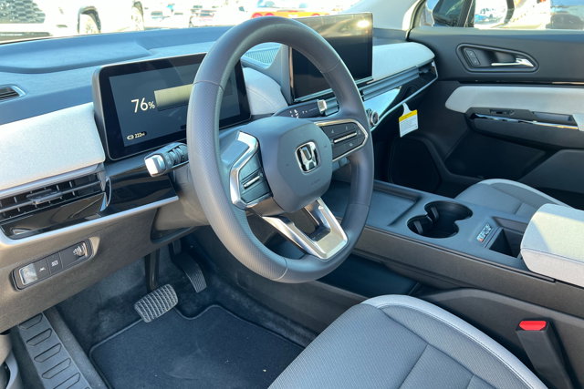 Vehicle image 21 of 25