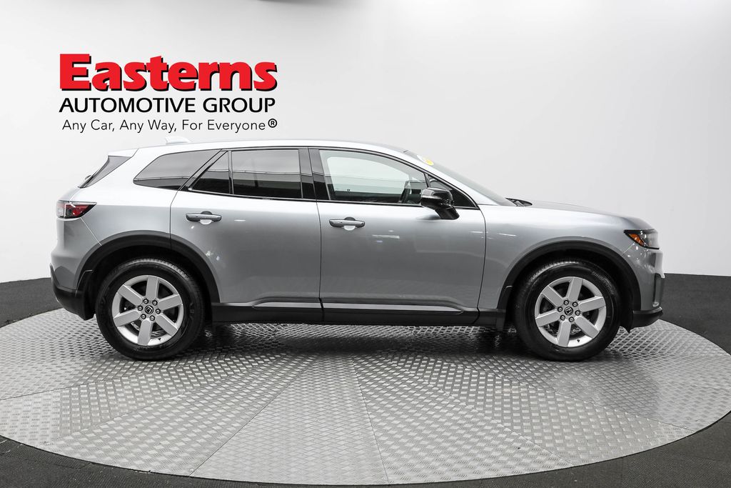 Vehicle image 16 of 60