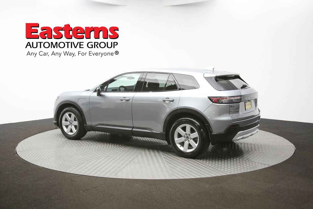 Vehicle image 33 of 60