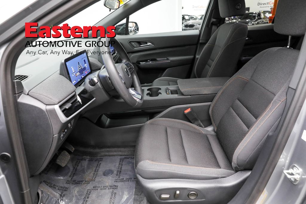 Vehicle image 43 of 60