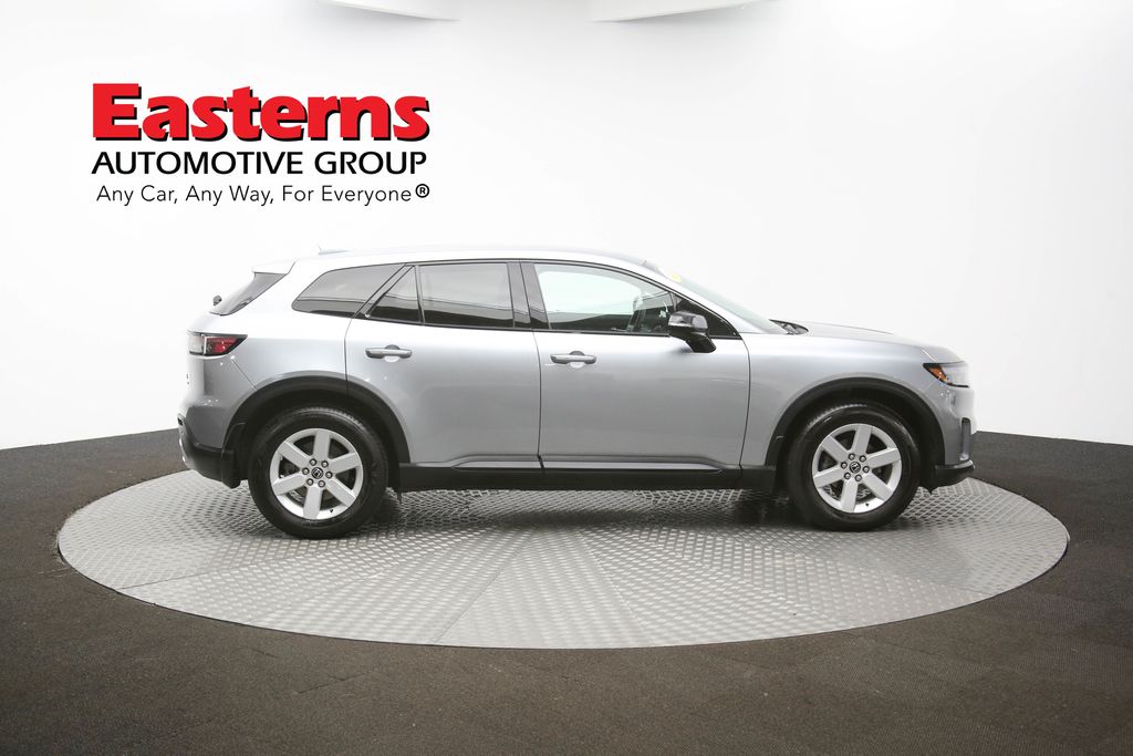Vehicle image 17 of 60