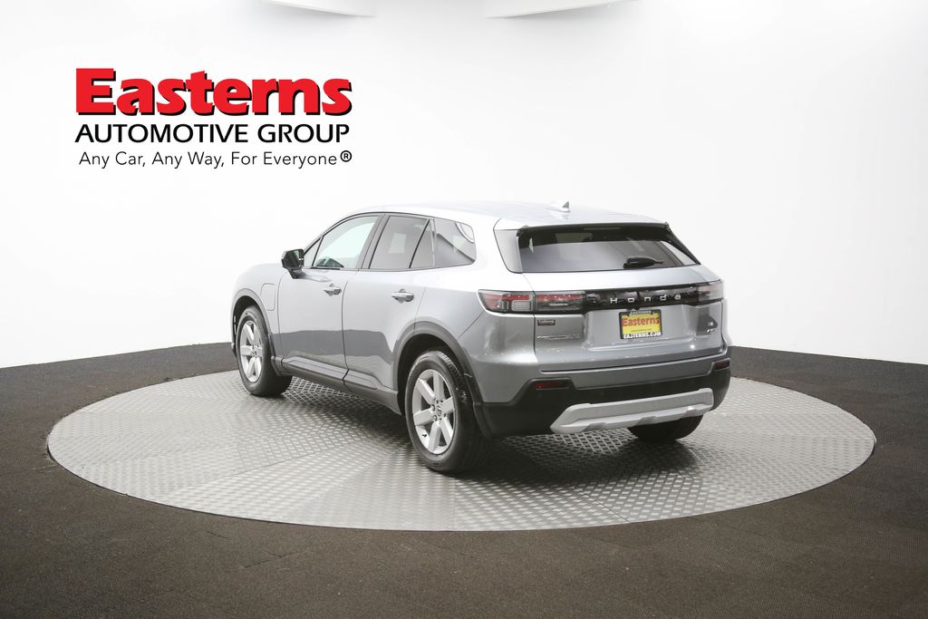 Vehicle image 32 of 60