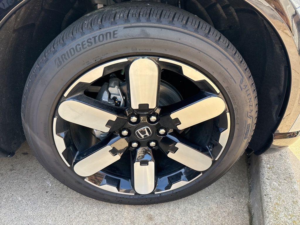 Vehicle image 5 of 7