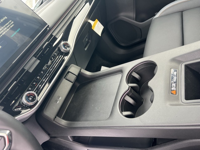 Vehicle image 23 of 27