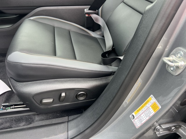 Vehicle image 22 of 27