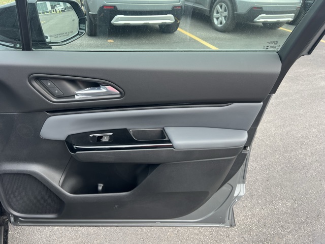 Vehicle image 13 of 27
