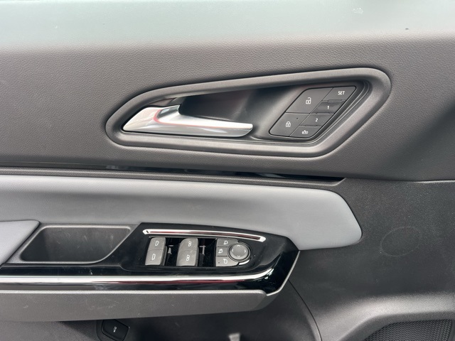 Vehicle image 21 of 27