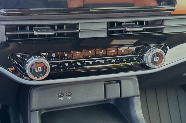 Vehicle image 28 of 31